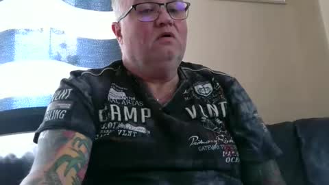 curtus14 online show from November 22, 2025, 9:52 am