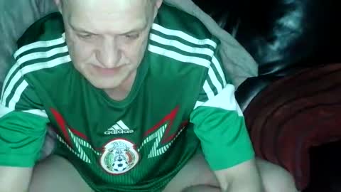 Snapshot of curvelover1977 chatting on February 20, 2026, 10:21 pm curvelover1977 online show from February 20, 2026, 10:21 pm