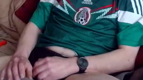 Snapshot of curvelover1977 chatting on March 14, 2026, 2:33 pm curvelover1977 online show from March 14, 2026, 2:33 pm