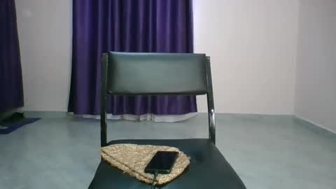 Essie online show from February 24, 2025, 1:53 pm