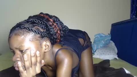 curvyjoan online show from November 12, 2025, 10:04 am