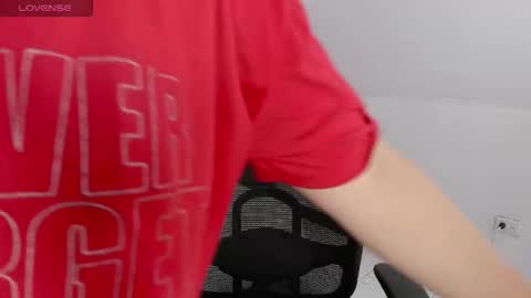 cloe chanel online show from November 28, 2025, 3:25 pm