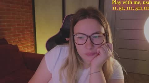 Snapshot of cute_darina chatting on December 12, 2024, 4:48 am Everyday stream in the same time online show from December 12, 2024, 4:48 am