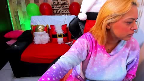 Snapshot of cute_elii chatting on December 25, 2024, 7:24 pm    Independent Model online show from December 25, 2024, 7:24 pm
