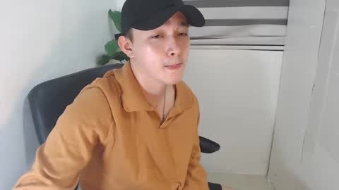 Snapshot of cute_enzo24 chatting on December 4, 2024, 5:49 am cute_enzo24 online show from December 4, 2024, 5:49 am