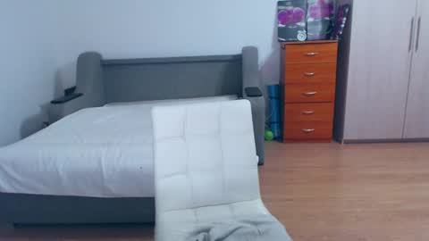 cute_jes online show from January 9, 2025, 6:04 pm