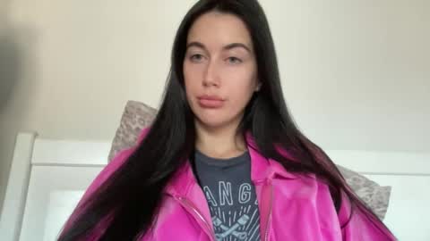 cute_kriss94 online show from November 1, 2025, 12:51 pm