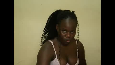 Snapshot of cute_latifah chatting on January 17, 2026, 8:12 pm cute_latifah online show from January 17, 2026, 8:12 pm