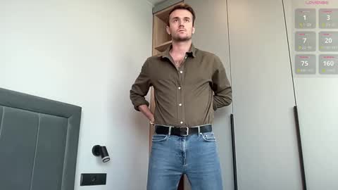 cute_skywalker online show from September 12, 2025, 2:50 pm