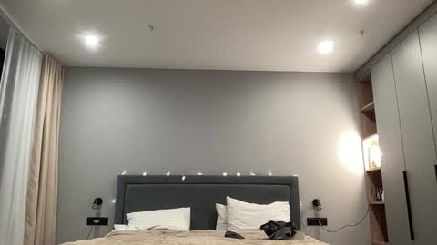 cute_skywalker online show from December 22, 2025, 1:52 pm