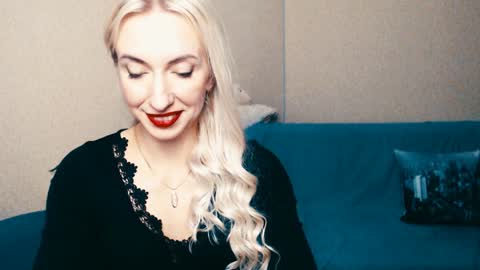 Snapshot of cute_smile_shy chatting on January 11, 2025, 12:33 am cute_smile_shy online show from January 11, 2025, 12:33 am