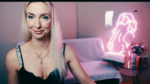 Snapshot of cute_smile_shy chatting on September 30, 2025, 7:08 pm cute_smile_shy online show from September 30, 2025, 7:08 pm