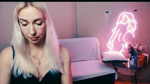 Snapshot of cute_smile_shy chatting on October 9, 2025, 7:01 pm cute_smile_shy online show from October 9, 2025, 7:01 pm