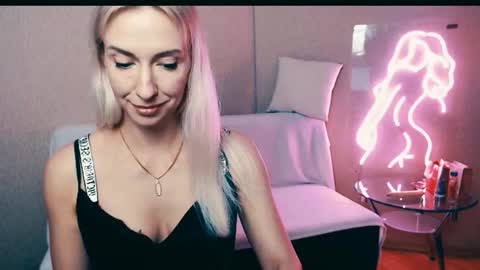 Snapshot of cute_smile_shy chatting on October 21, 2025, 7:36 pm cute_smile_shy online show from October 21, 2025, 7:36 pm