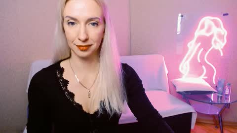 cute_smile_shy online show from November 20, 2025, 11:04 pm