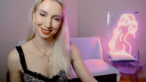 cute_smile_shy online show from November 27, 2025, 9:28 pm