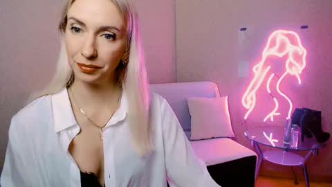 cute_smile_shy online show from January 7, 2026, 9:28 pm