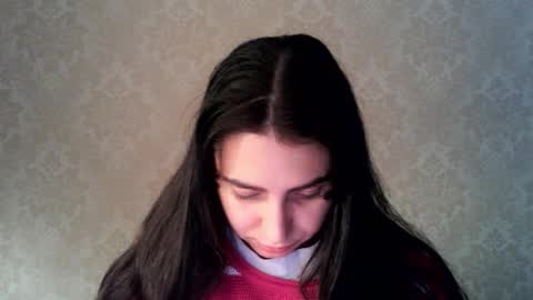 cute_strawberry_ online show from October 12, 2025, 1:10 pm