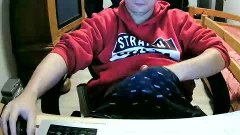 Cuteboy090 online show from October 21, 2025, 2:07 pm