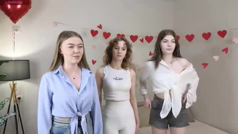 Aurora Lina and a few other beauties online show from February 15, 2026, 12:25 pm