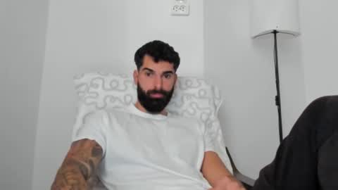 cuteeboy online show from November 25, 2025, 8:14 am