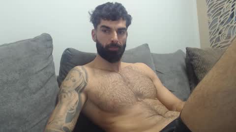 cuteeboy online show from December 4, 2025, 6:23 am