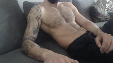 cuteeboy online show from April 16, 2026, 5:19 am