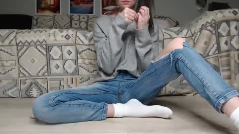 Snapshot of cuteemouse chatting on December 11, 2024, 4:42 pm Anna online show from December 11, 2024, 4:42 pm