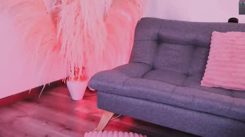 Zoe  online show from December 2, 2025, 4:29 am