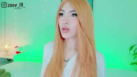 Zoe  online show from April 18, 2026, 4:05 am