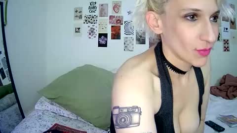 Snapshot of cutefemme chatting on November 26, 2025, 6:36 am Bella online show from November 26, 2025, 6:36 am