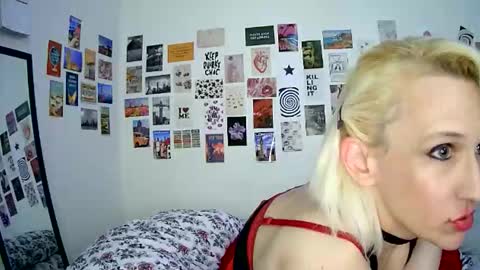 Snapshot of cutefemme chatting on January 11, 2026, 7:02 am Bella online show from January 11, 2026, 7:02 am