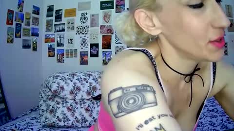 Snapshot of cutefemme chatting on February 4, 2026, 4:29 am Bella online show from February 4, 2026, 4:29 am