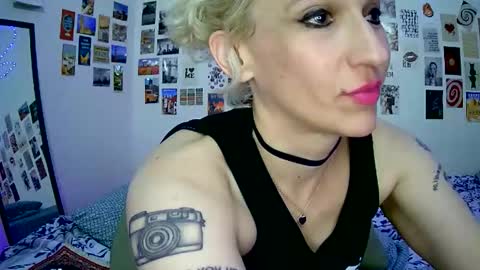 Snapshot of cutefemme chatting on February 8, 2026, 6:06 am Bella online show from February 8, 2026, 6:06 am