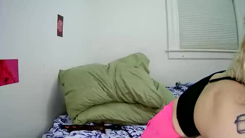 Snapshot of cutefemme chatting on February 15, 2026, 6:54 am Bella online show from February 15, 2026, 6:54 am