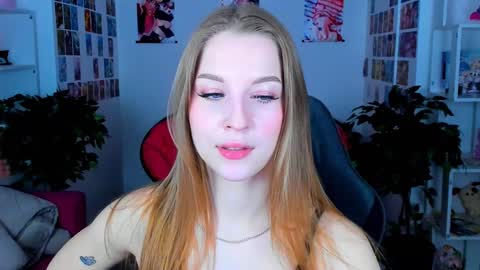 Snapshot of cutemousee chatting on December 22, 2024, 8:38 am Rina online show from December 22, 2024, 8:38 am