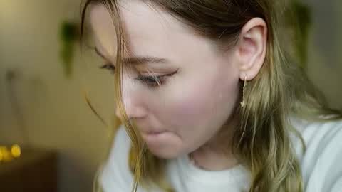 Mary online show from December 4, 2025, 9:12 pm