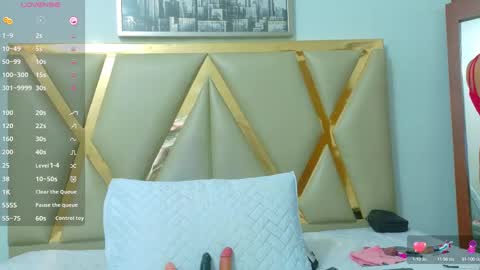 cutepetitee online show from September 21, 2025, 8:32 pm