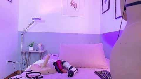 cutepetitee online show from January 31, 2026, 8:18 pm