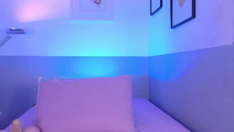 cutepetitee online show from March 17, 2026, 8:23 pm