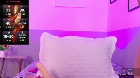 cutepetitee online show from April 3, 2026, 7:45 pm