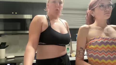 Cutey kiwi online show from October 18, 2025, 4:04 am