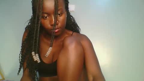 cutie_choco online show from November 10, 2025, 5:56 pm