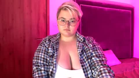 Sophie  Lilith online show from November 23, 2025, 6:30 pm