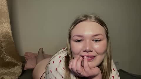 Julie  online show from March 26, 2026, 10:54 am