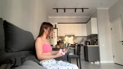 Akemi online show from September 9, 2025, 10:04 am