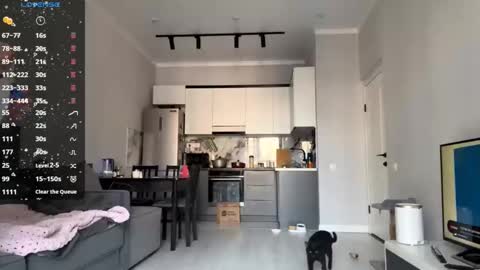 Akemi online show from September 18, 2025, 9:33 am