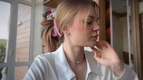 Im Emi streaming with my friend Reyna today online show from April 11, 2026, 1:15 pm