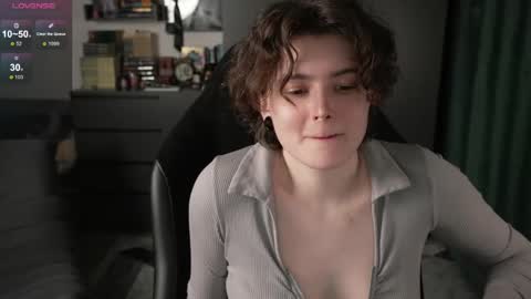 Helen Blossom online show from April 16, 2026, 9:39 pm