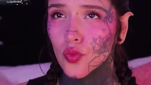 Snapshot of daarlene chatting on February 4, 2025, 5:45 pm Darlene online show from February 4, 2025, 5:45 pm